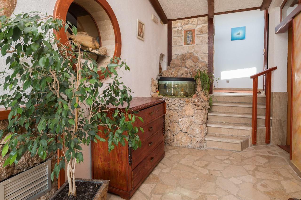 Beach Time Villa Оміш Екстер'єр фото
